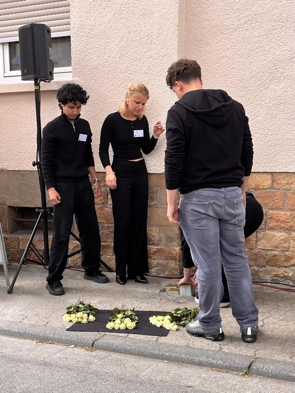 K800_Stolperstein-Home_009_Verlegung – 003 – 2026-06-11